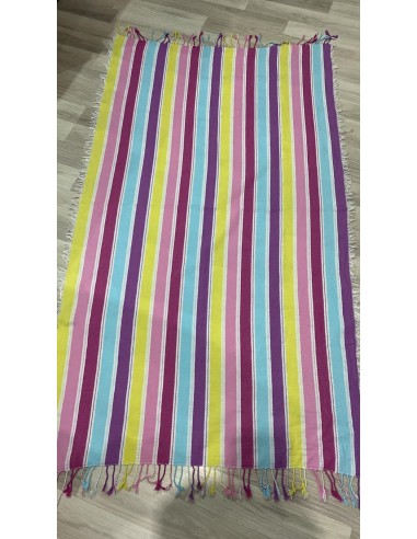 Serviette de plage rayée sur la longueur