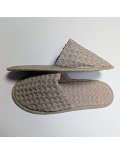 Fabrication de chaussons de luxe avec broderie de logo personnalisée