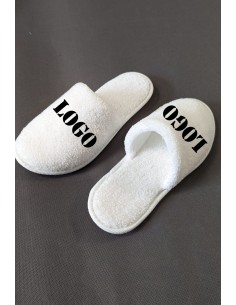 Fluffy slippers with logo