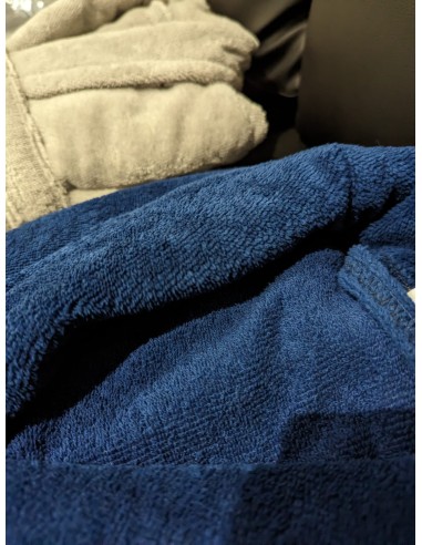 Peignoir de bain teint au Pantone sur mesure en velours éponge